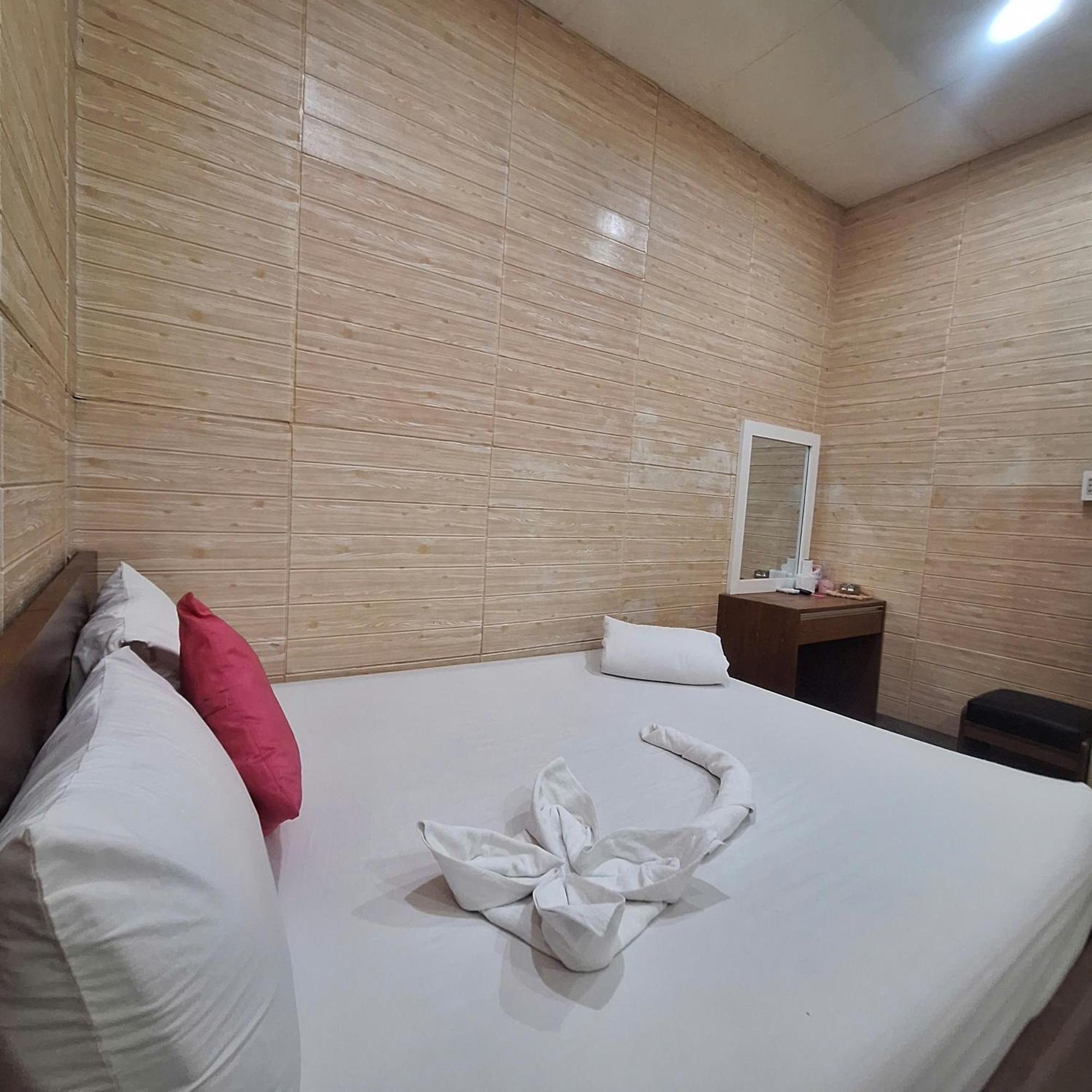 Damry Hotel Хошимин Екстериор снимка